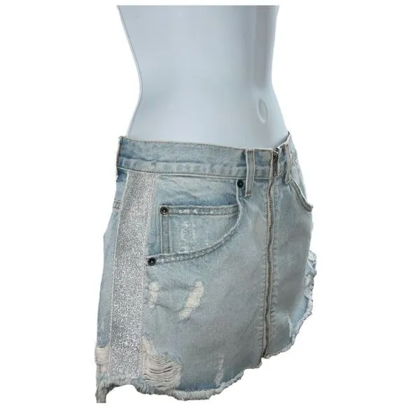 CARMAR Los Angeles Distressed Light Wash Jean Mini Skirt Full Zip Size 27.