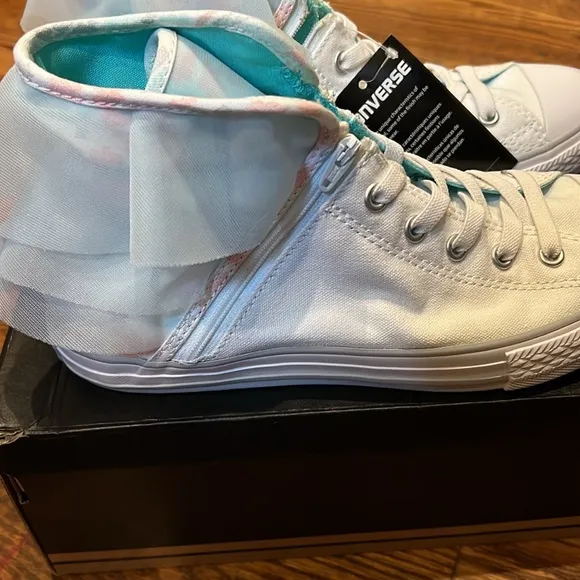 Converse Girls CTAS Block Party High Top Lace up Shoes size 5 NWT in box