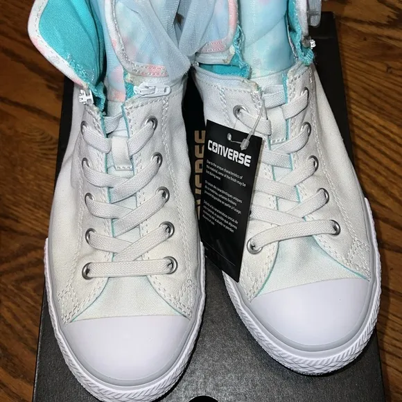 Converse Girls CTAS Block Party High Top Lace up Shoes size 5 NWT in box