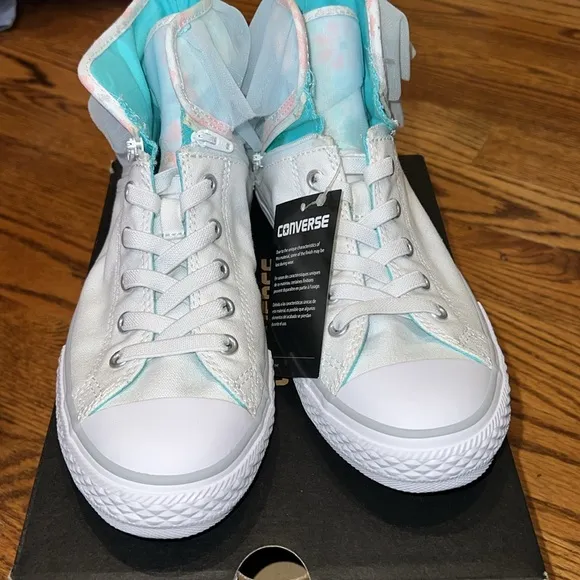 Converse Girls CTAS Block Party High Top Lace up Shoes size 5 NWT in box