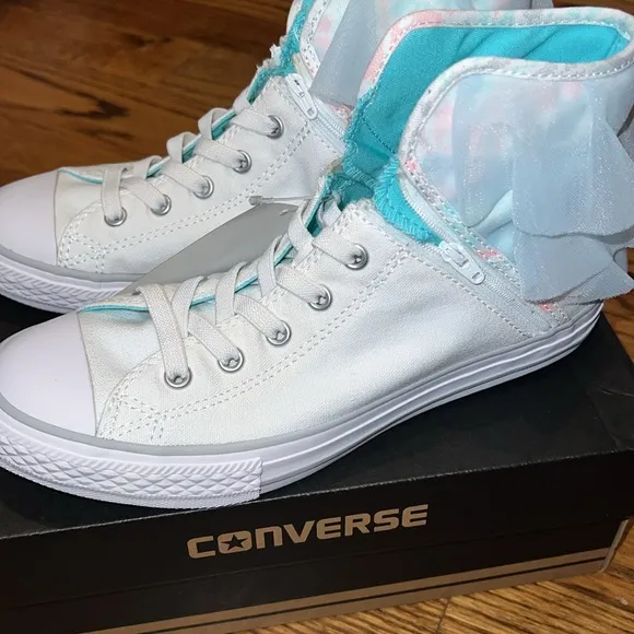Converse Girls CTAS Block Party High Top Lace up Shoes size 5 NWT in box