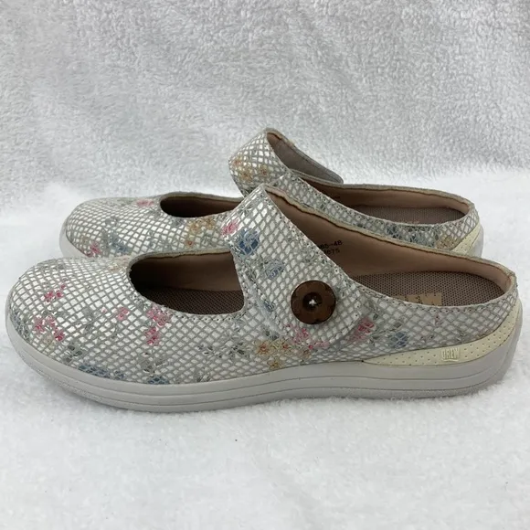 Drew Shoe Women’s Leather Juniper Clogs sz 7 NWOB
