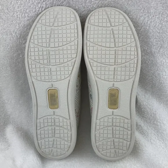 Drew Shoe Women’s Leather Juniper Clogs sz 7 NWOB