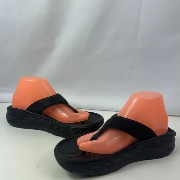 Hoka One One Ora Recovery Black Thong Flip flop Unisex Sandals