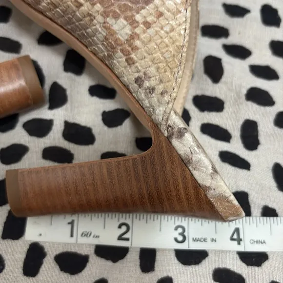 Johnston &amp; Murphy Carrie Snakeskin Print Sandals Women's sz 7.5