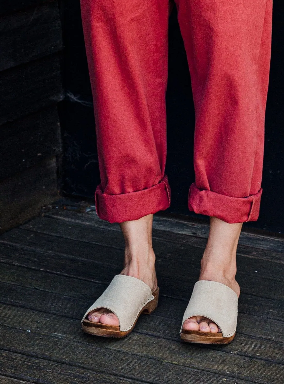 Low Klassisk Sol Clog in Sand Suede