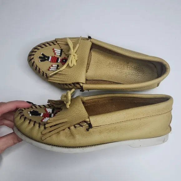 Minnetonka Vintage Thunderbird Leather Mocassins Tan Beaded Size 6.5