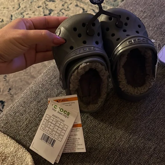New Crocs Baya Lined Sherpa Fleece Clogs in Charcoal Size 6C