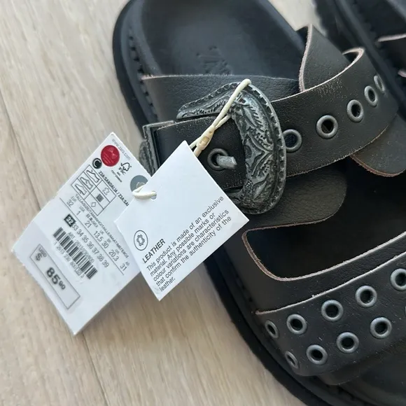 New leather Zara Kids Black Sandals size 1