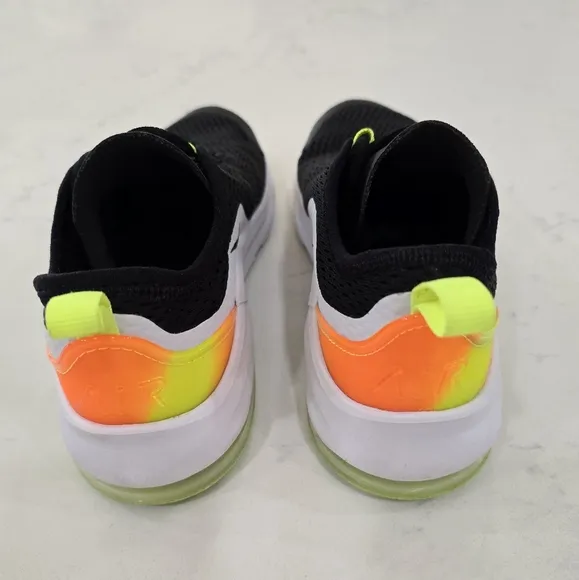Nike Boys Air Max Motion 2 Running Sneakers Youth Size 5Y