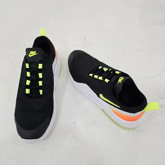 Nike Boys Air Max Motion 2 Running Sneakers Youth Size 5Y