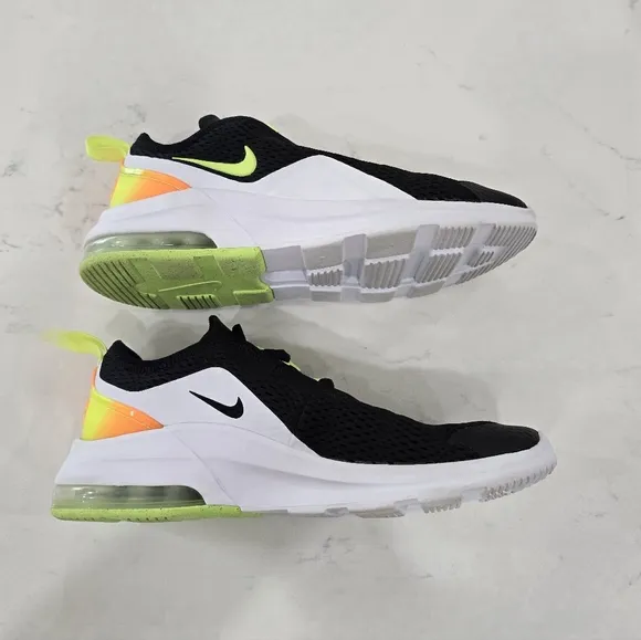 Nike Boys Air Max Motion 2 Running Sneakers Youth Size 5Y