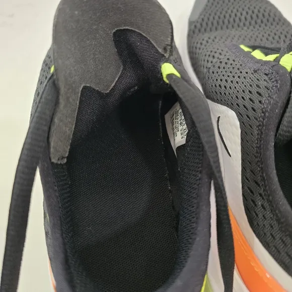 Nike Boys Air Max Motion 2 Running Sneakers Youth Size 5Y