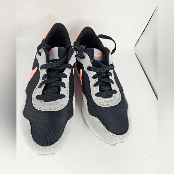 Nike MD Valiant Low Grey Atomic Pink Sneaker SZ 4.5Y