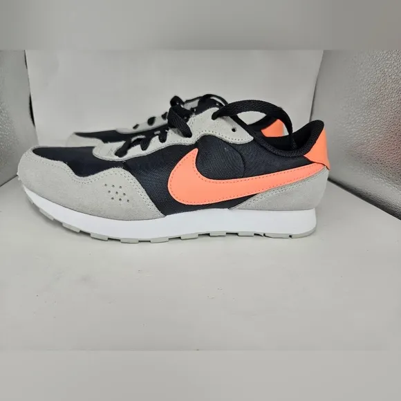 Nike MD Valiant Low Grey Atomic Pink Sneaker SZ 4.5Y