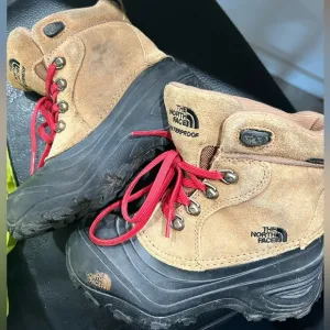 North Face Chilkat size 1‎ youth winter boots