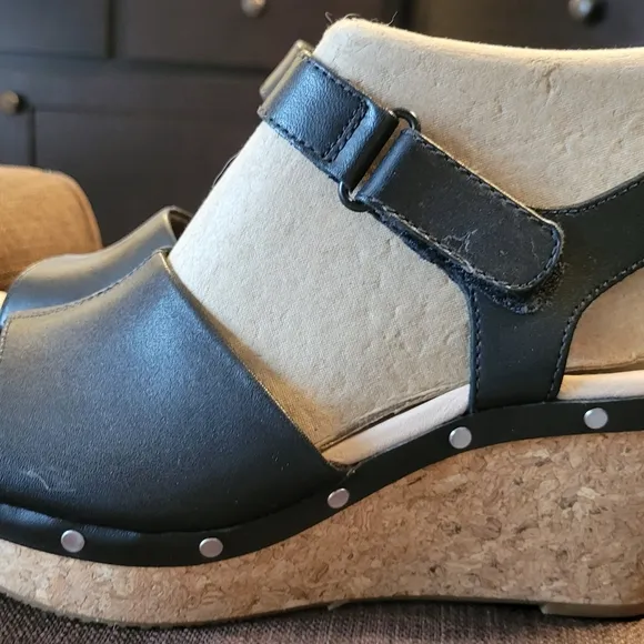 NWT Clarks Ultimate Collection Stylish Black Wedge Sandals