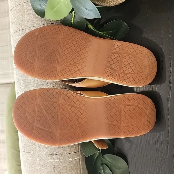 Rockport Sandals Flip Flops 7.5 W Sandals Tan Leather MTM Sport Thong
