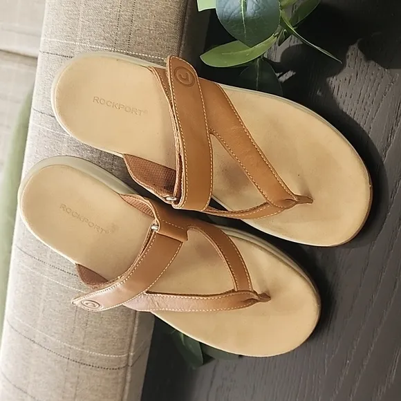 Rockport Sandals Flip Flops 7.5 W Sandals Tan Leather MTM Sport Thong