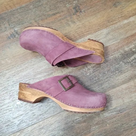 SANITA URBAN CLOGS SIZE 38 &quot;runs large&quot;