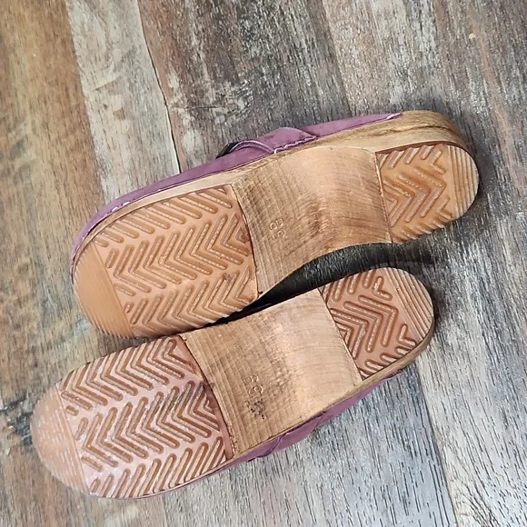 SANITA URBAN CLOGS SIZE 38 &quot;runs large&quot;