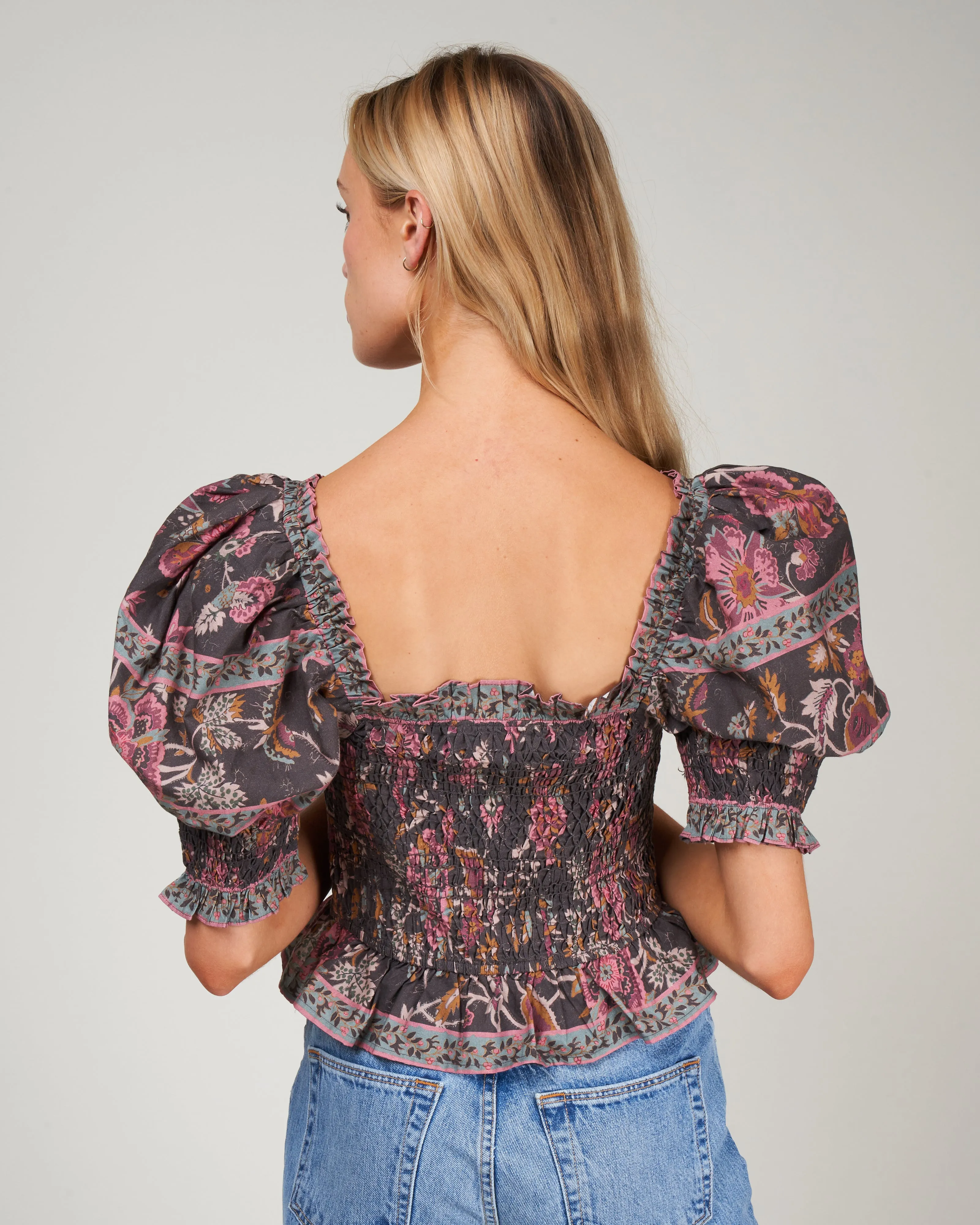 tess print puff slv smocked top - black