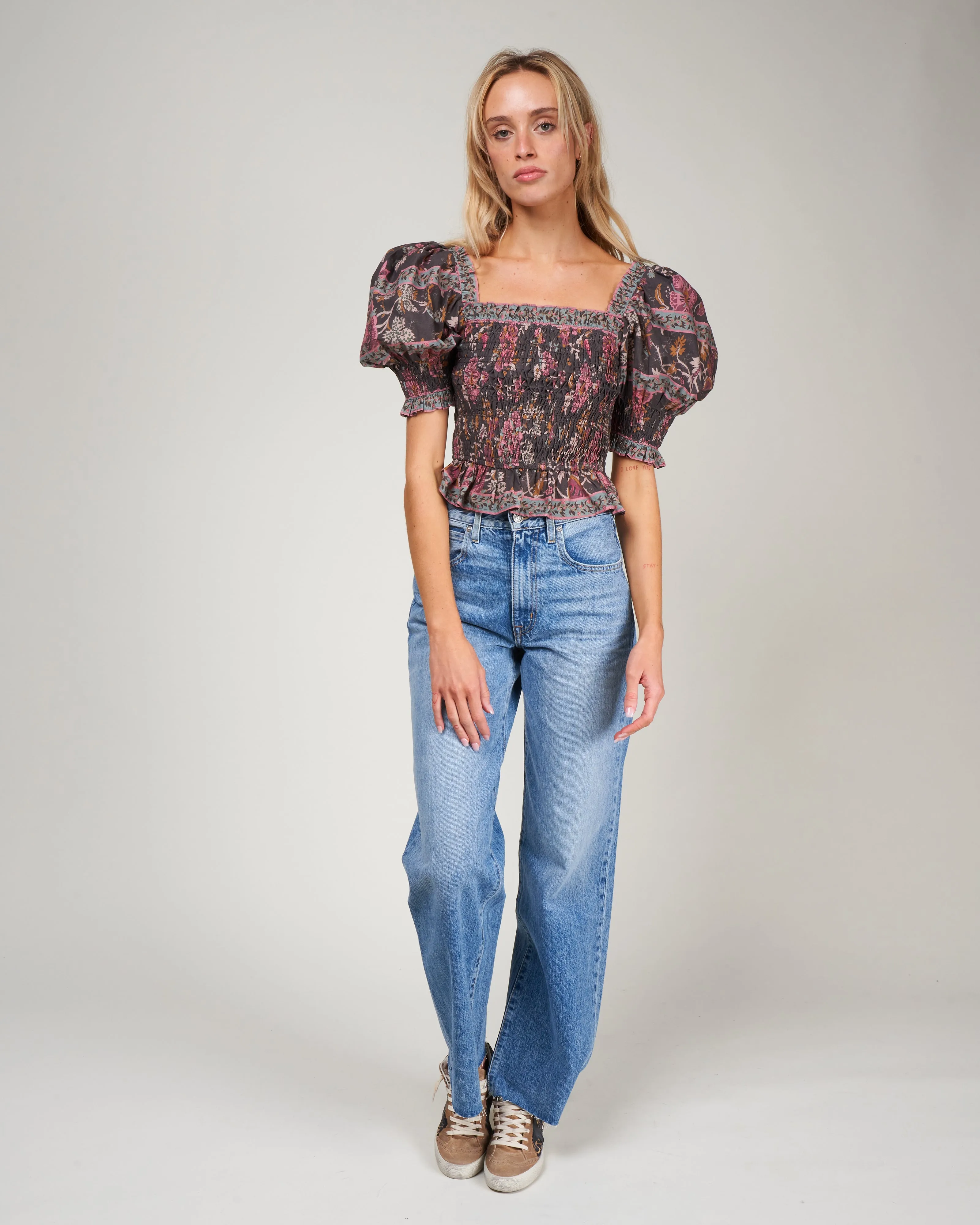tess print puff slv smocked top - black