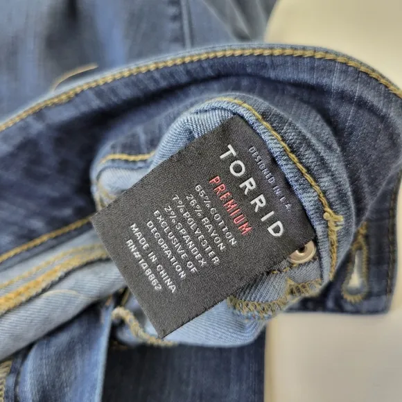 TORRID Skinny Destressed Stretchy High Waist Jeans Sz 10R EUC