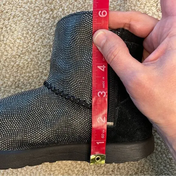 Ugg Short Mini Cozy Boots JI Heart Ivy / Metallic &amp; Suede Zipper Big Girls Sz 4